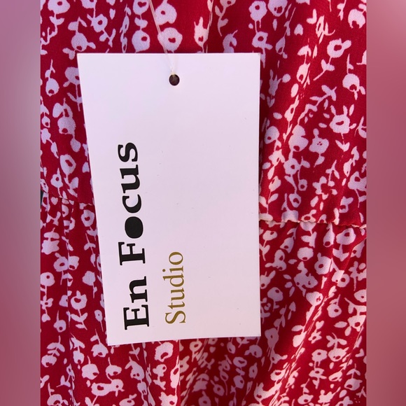 ⭐️ Host Pick ⭐️ NWT En Focus Studio Red and White Floral Dress - Picture 8 of 8